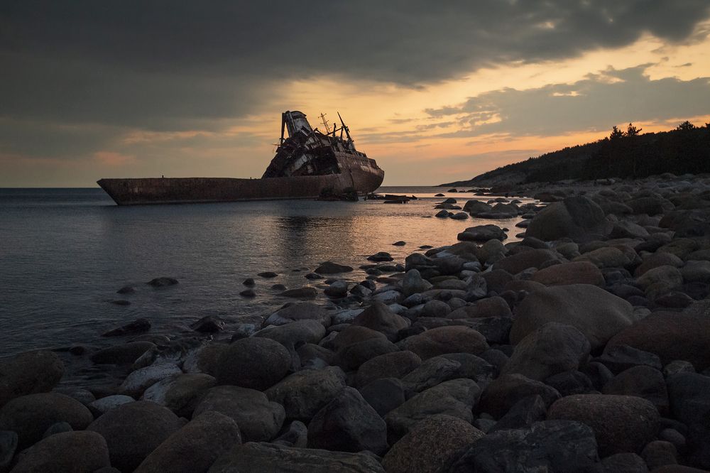 Океанографическое исследовательское судно Леонид Дёмин
