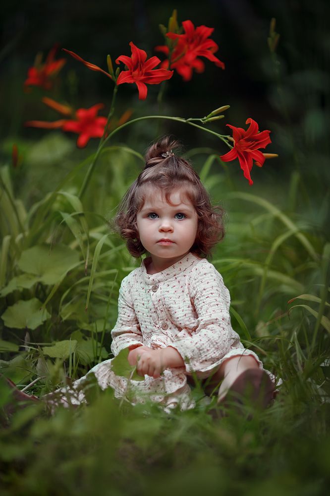 Эва и красный лилейник