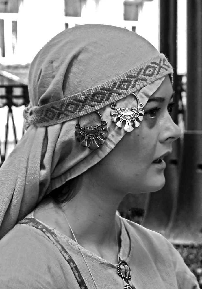 В историческом образе.