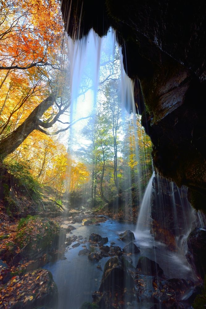 Sarutsubo Falls in autumn