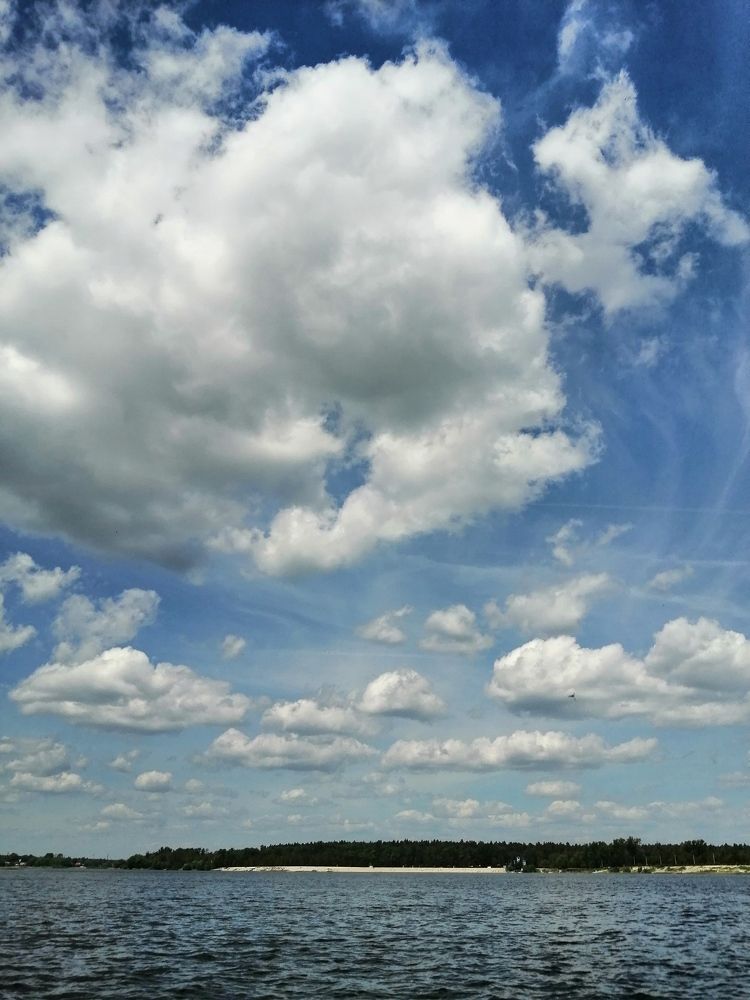 Облака белоснежные