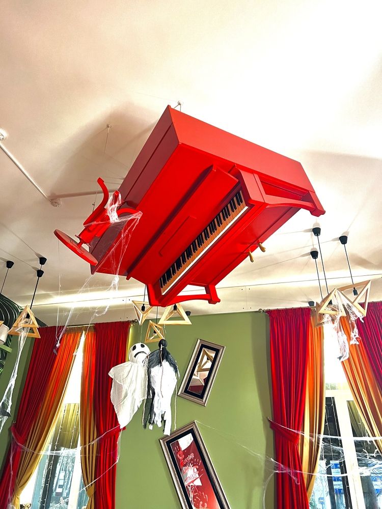 Вверх ногами