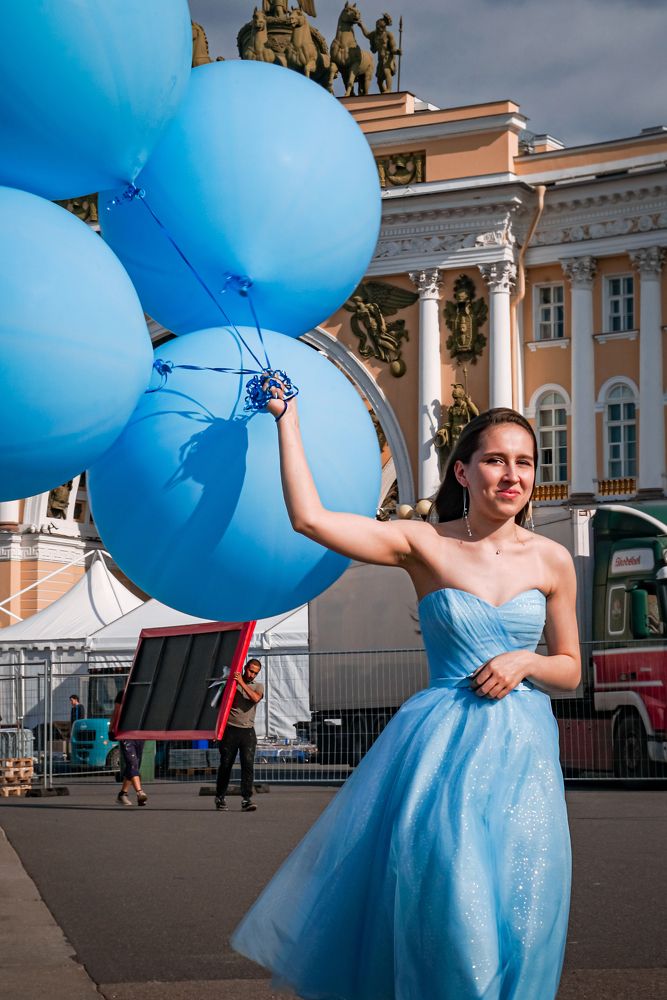 Девушка с шарами