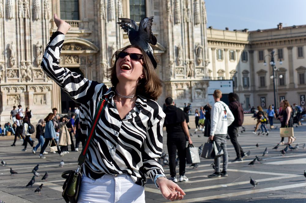 Девушка с голубем