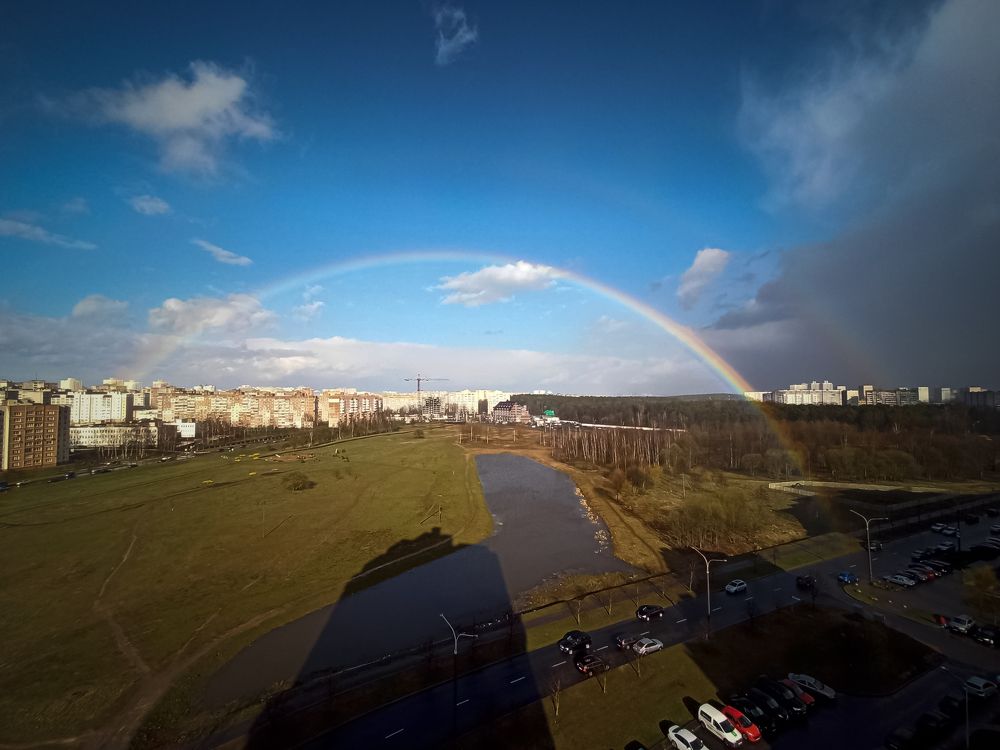 Окно с видом на радугу