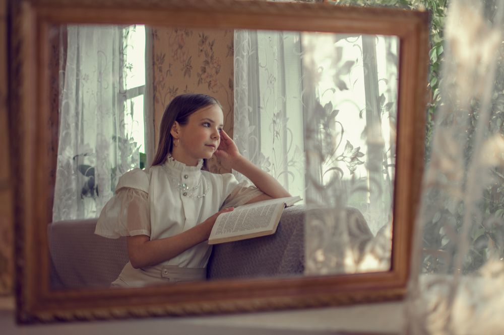 Девочка с книгой