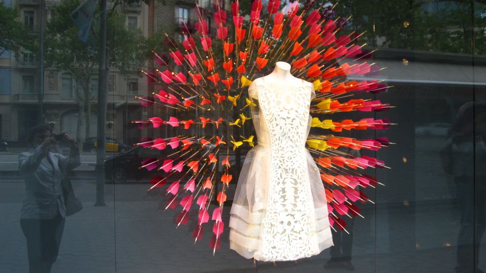 В витрине магазина