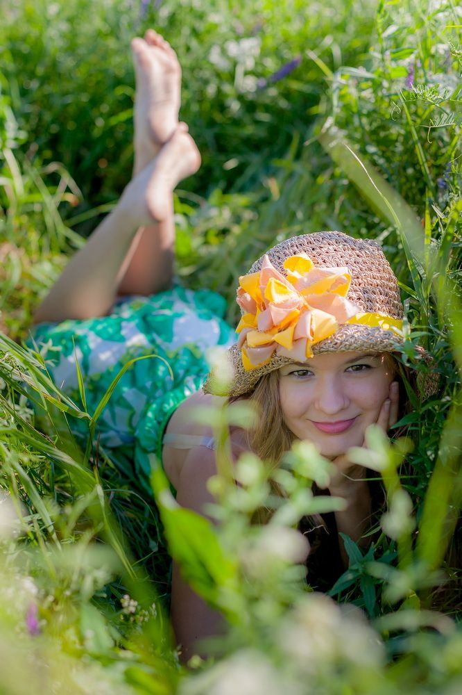 В не кошенных травах густой аромат