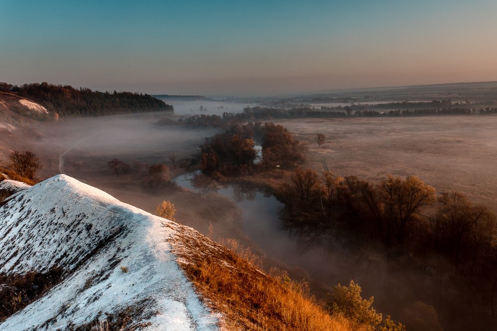 Осенний туман над рекой Корень.