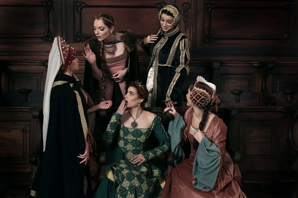 Gossip between princesses