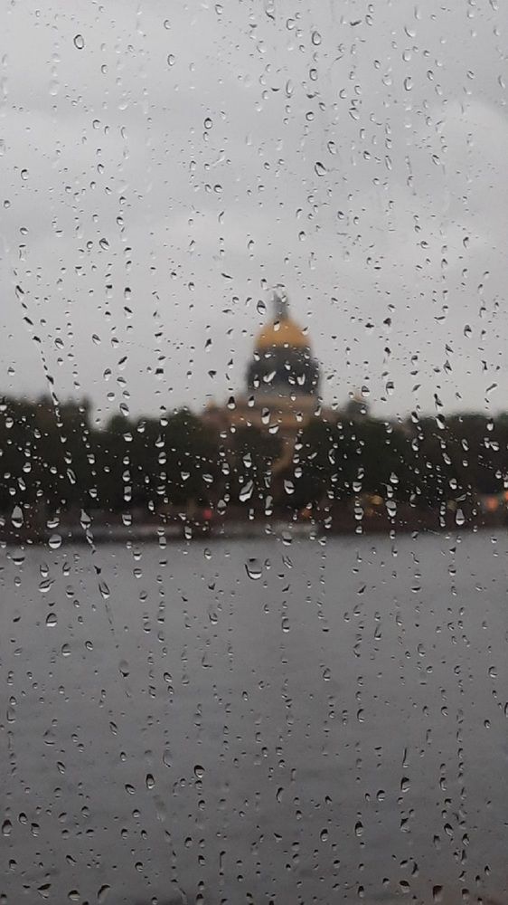 В Петербурге бывают дожди