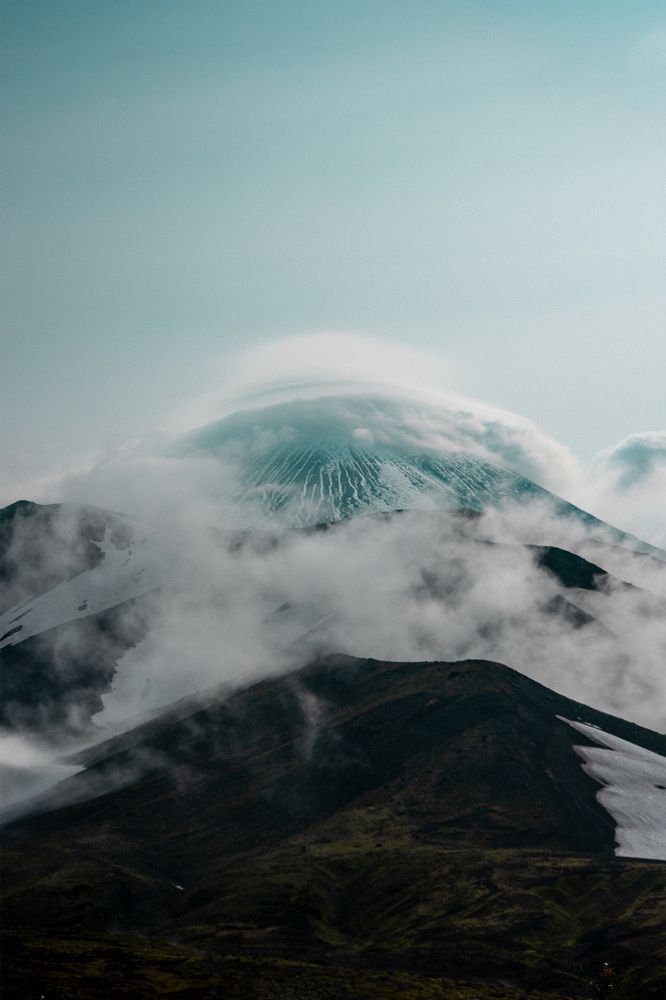 Облако над Авачинским вулканом