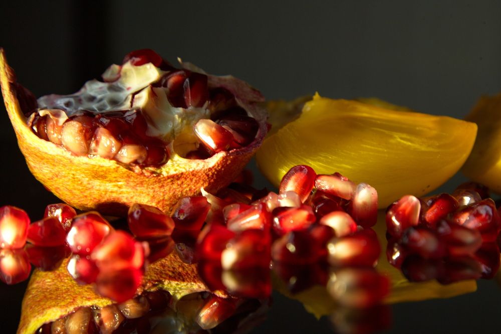 Время кушать гранат.