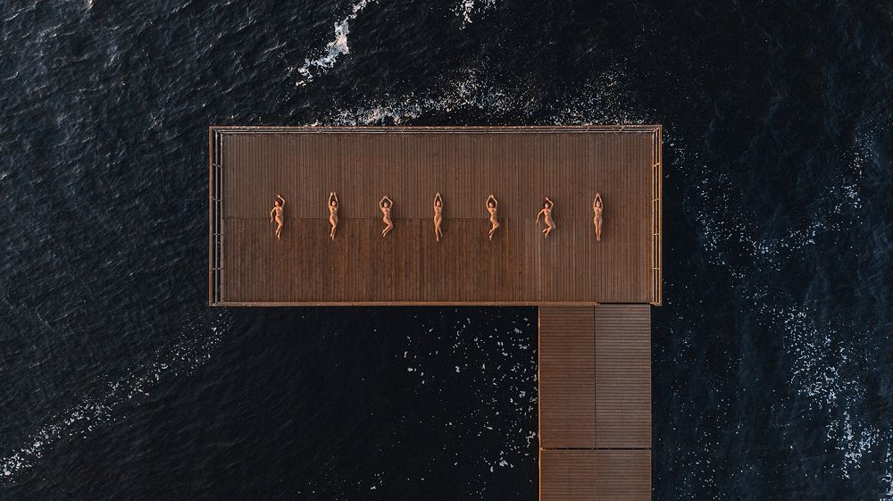 Над волнами прибоя