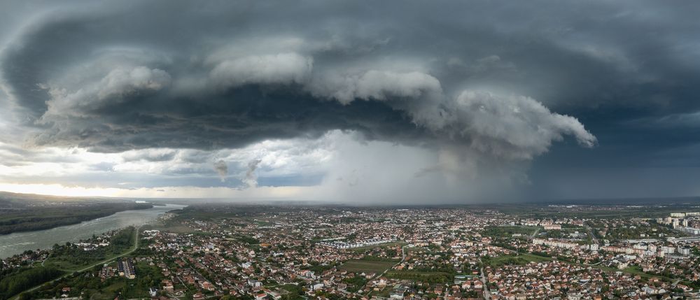 Shelf cloud