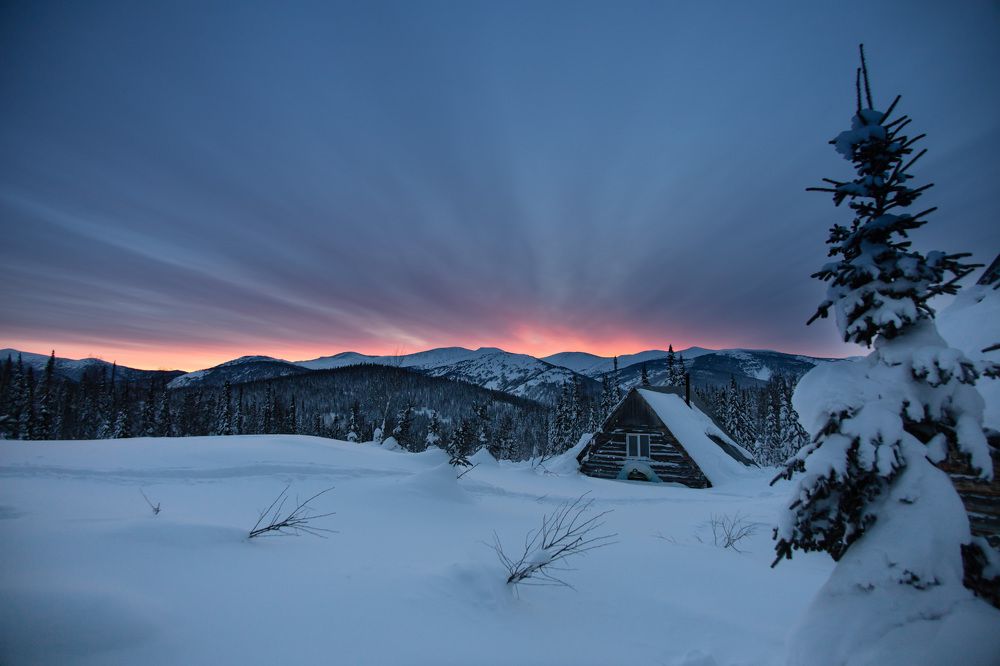 Рассвет в горах Поднебесных Зубьев