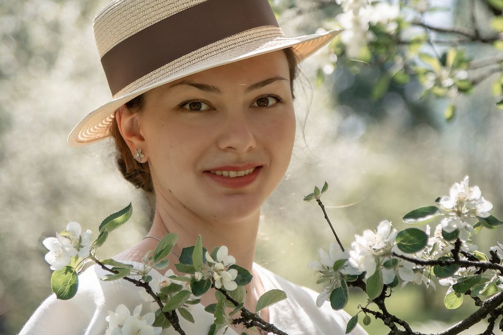 В цветущем саду