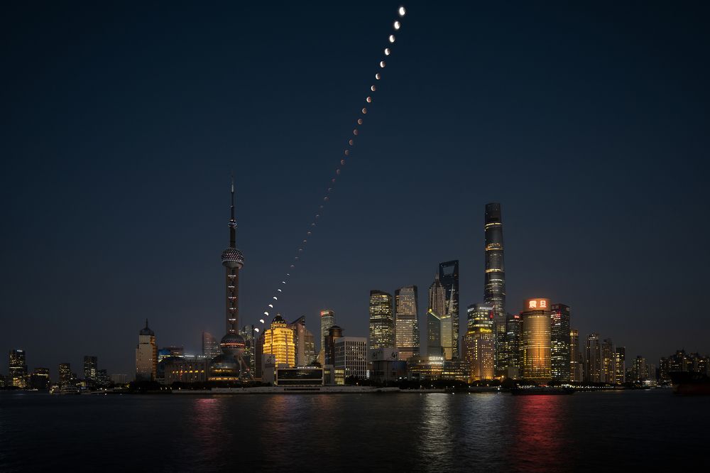 The Bund total lunar eclipse