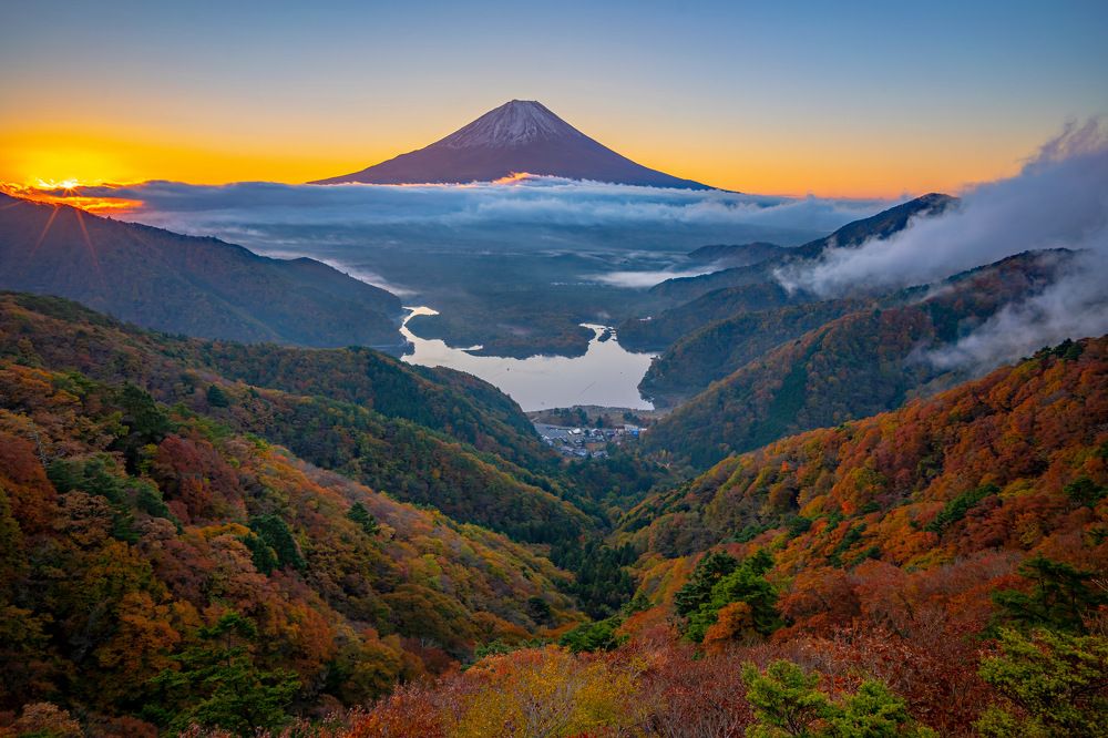 Photograph by Phùng Minh Long