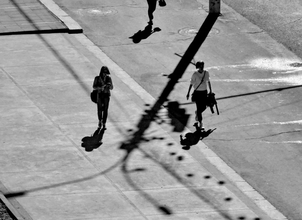 трое и фонарь