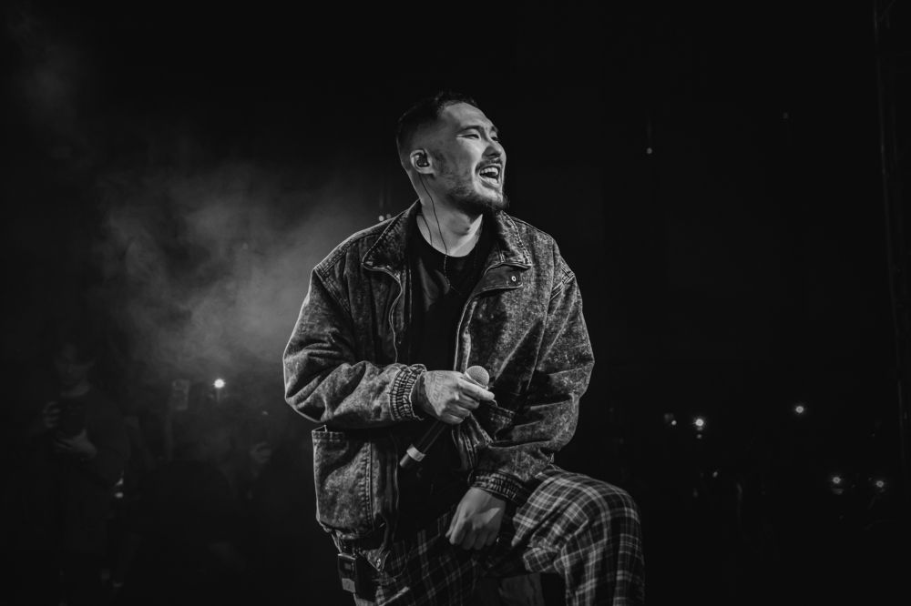 Черно-белый Адиль