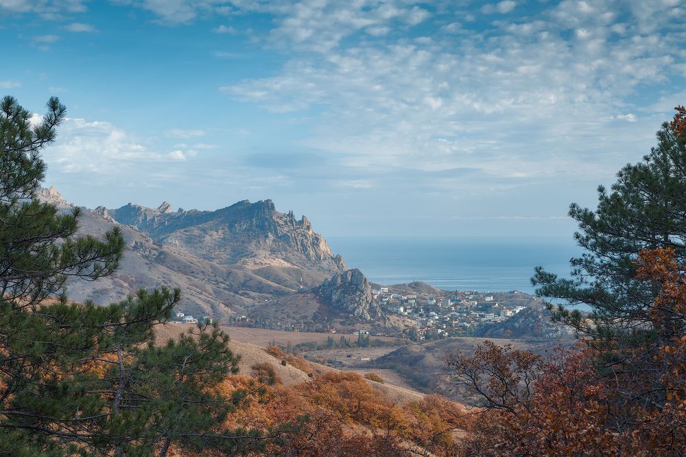 Карадаг и осень.