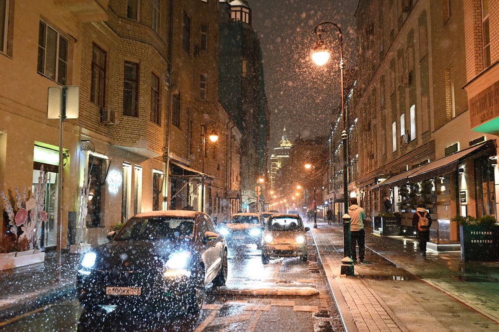 Первый снег. Ноябрь 2022. Москва.