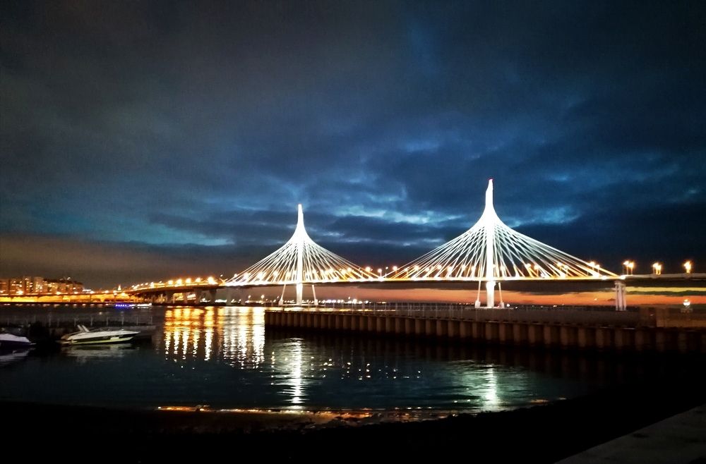 Вид на Яхтенный мост в Санкт-Петербурге