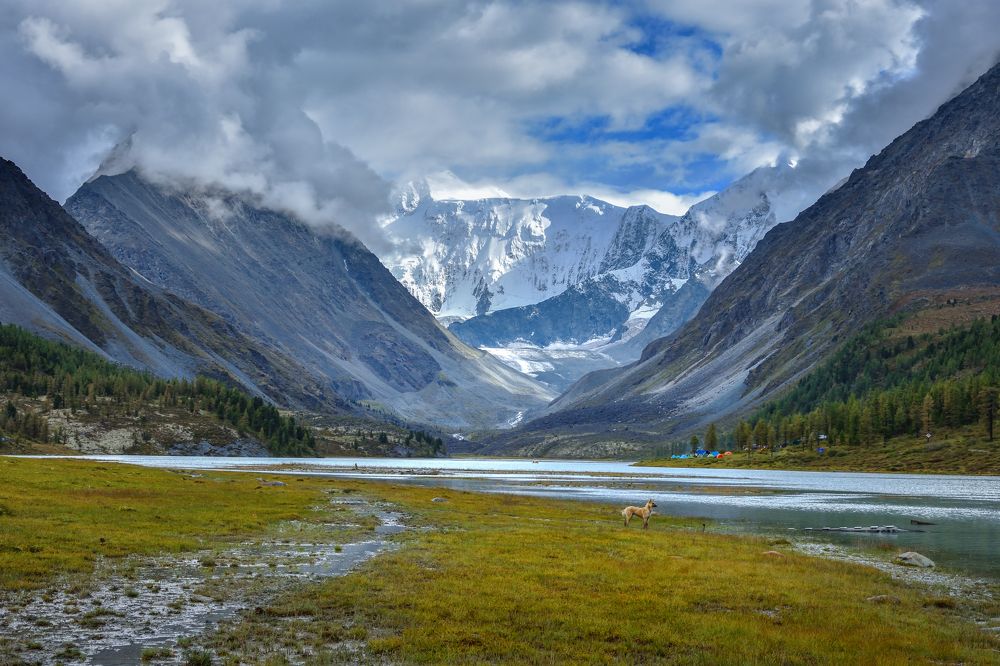 Горными маршрутами.