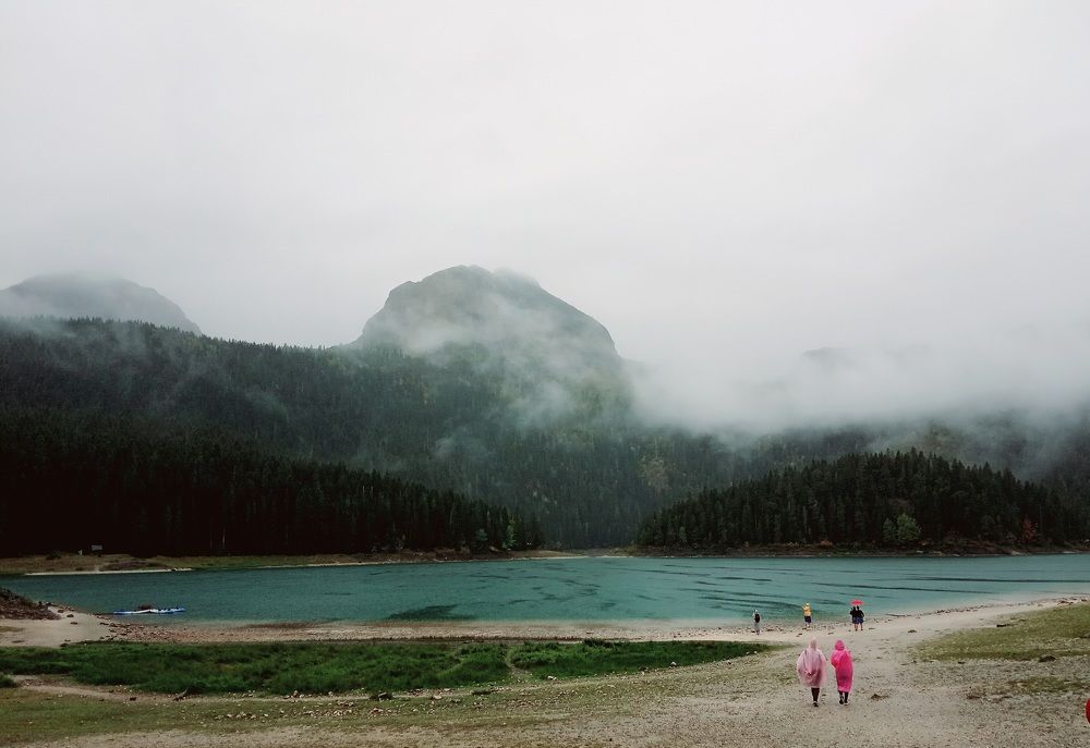 Черное озеро