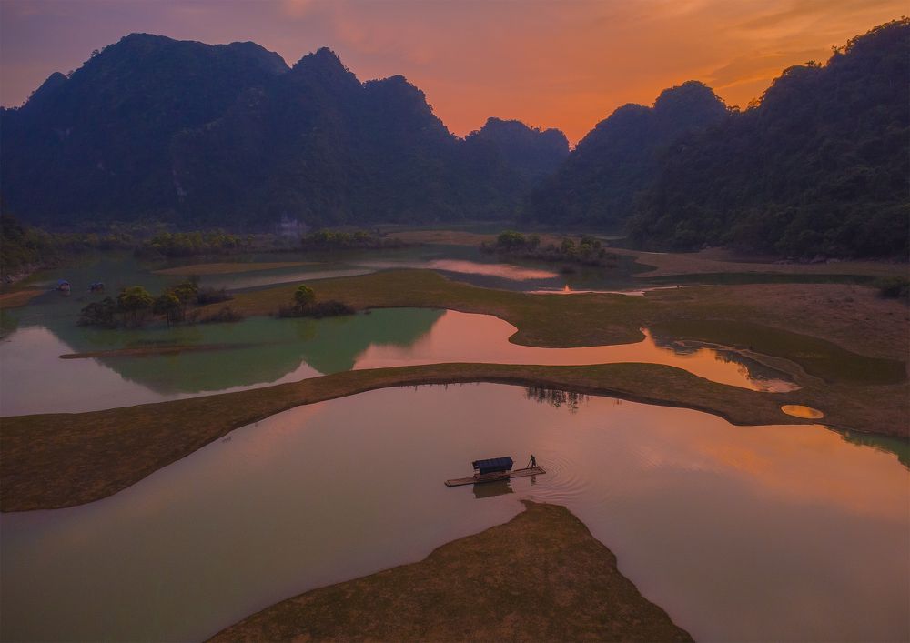 Floating season in Dong Lam steppe