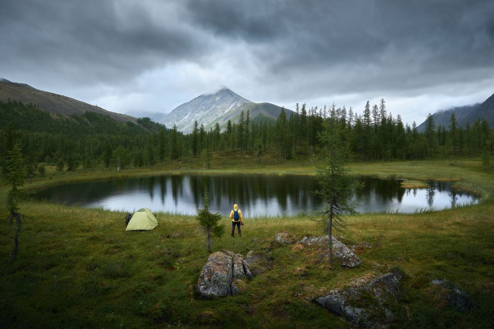 Безымянное озеро в долине реки Манарага