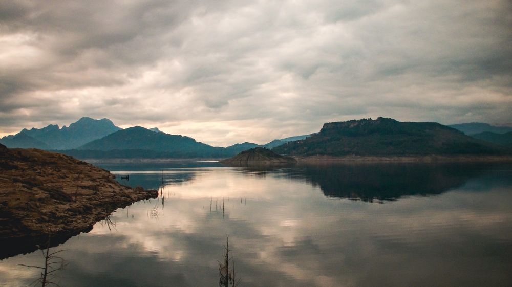 Photograph by Alp Aysgl