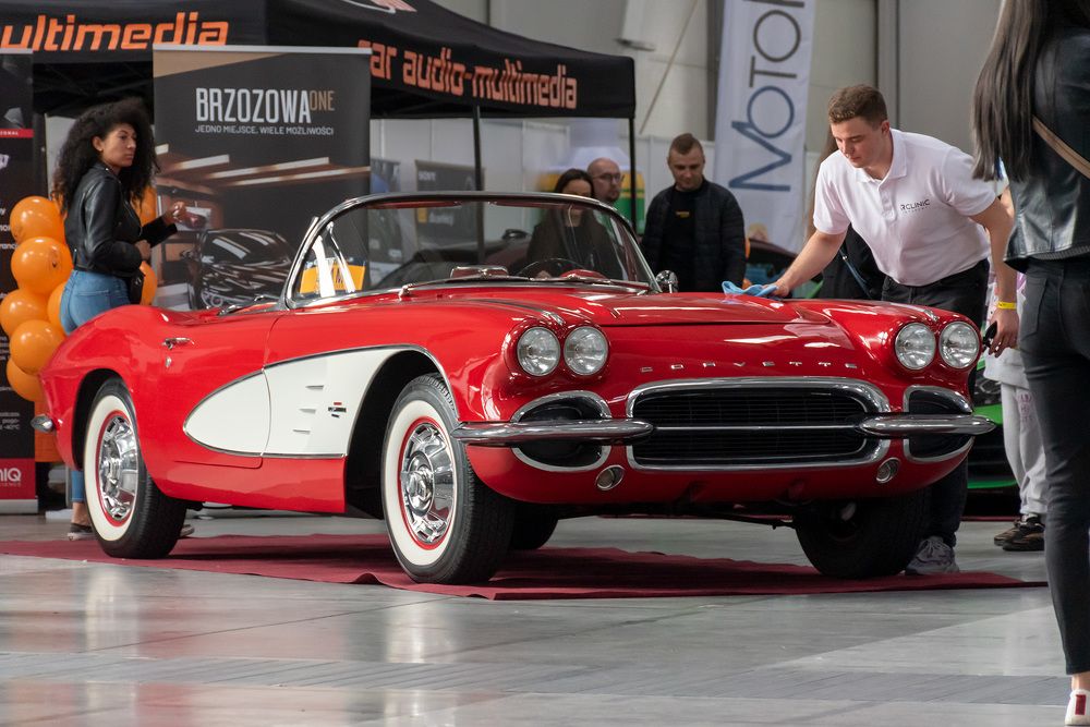 Photograph by Anton Leonchikov