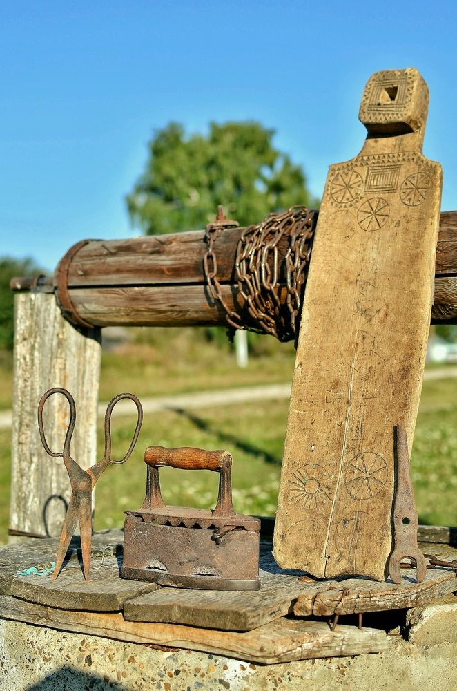 Старинные вещи на колодце