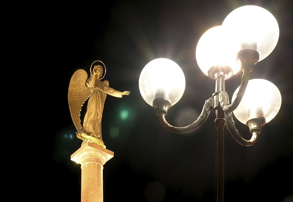 Ангел зажигает фонари