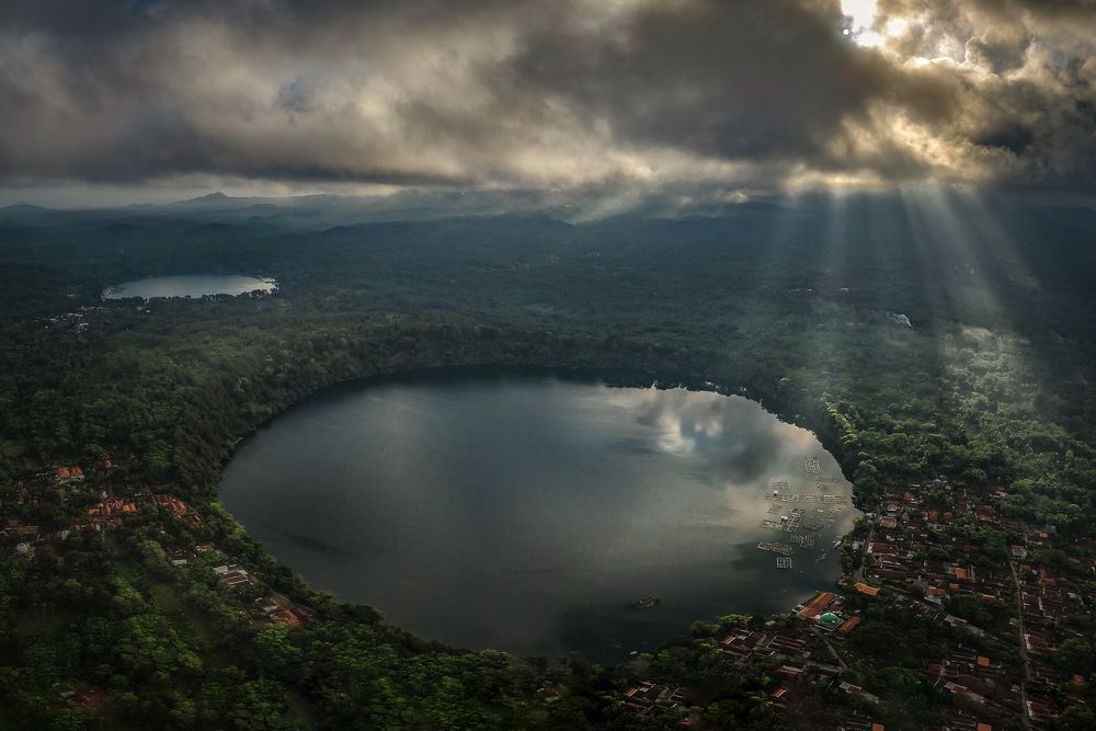 Atmosphere at Pakis Lake