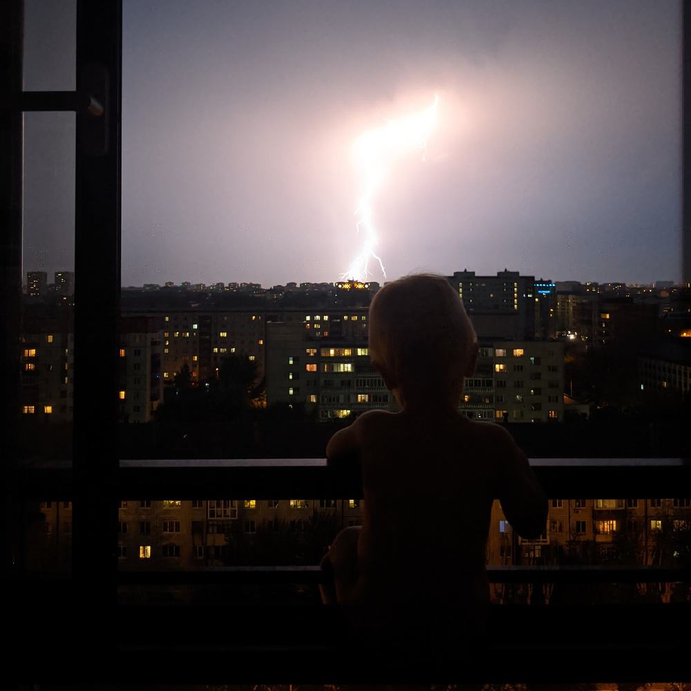 Первая молния