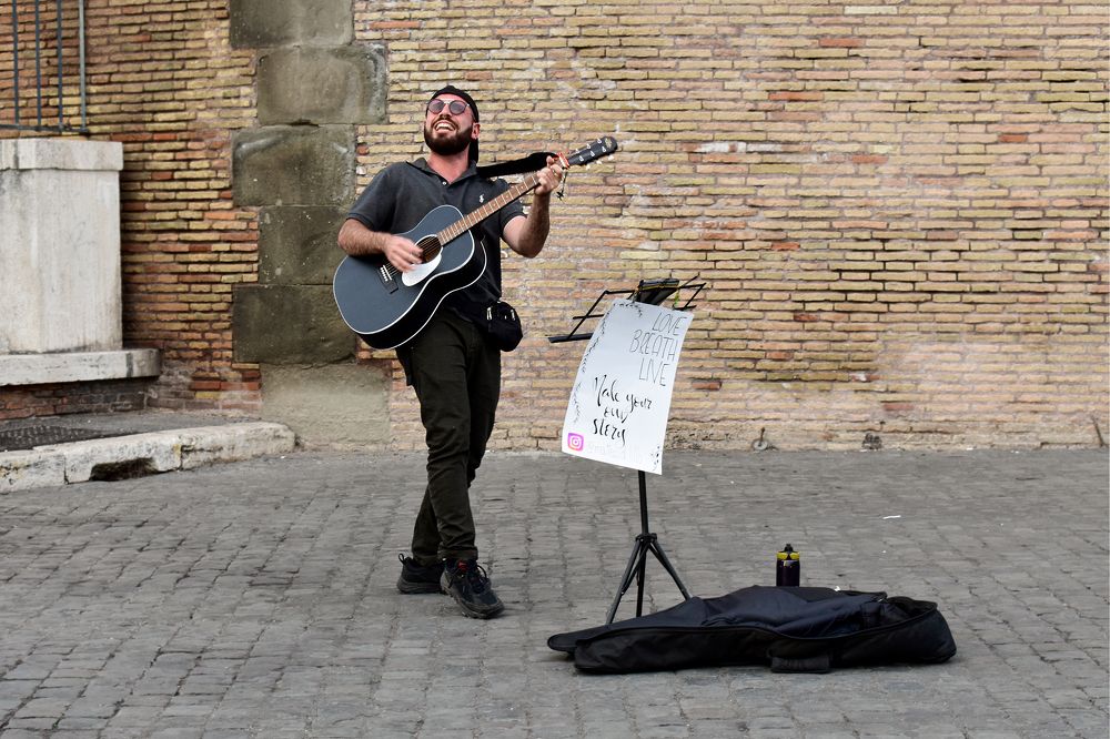 Уличный музыкант