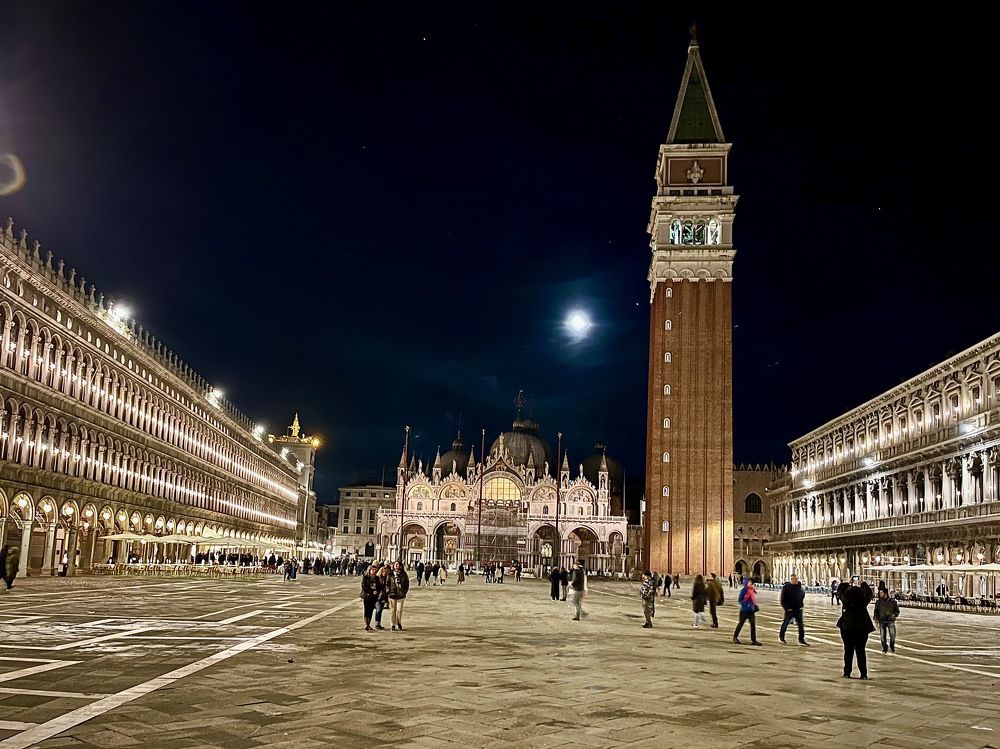 Photograph by Ahmet Aka