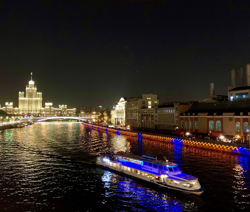 Вечерняя Москва. Вид на Котельническую набережную