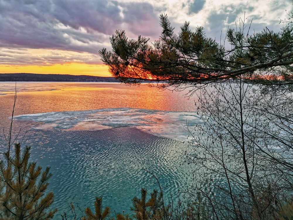 Закат и лёд - весны тандем