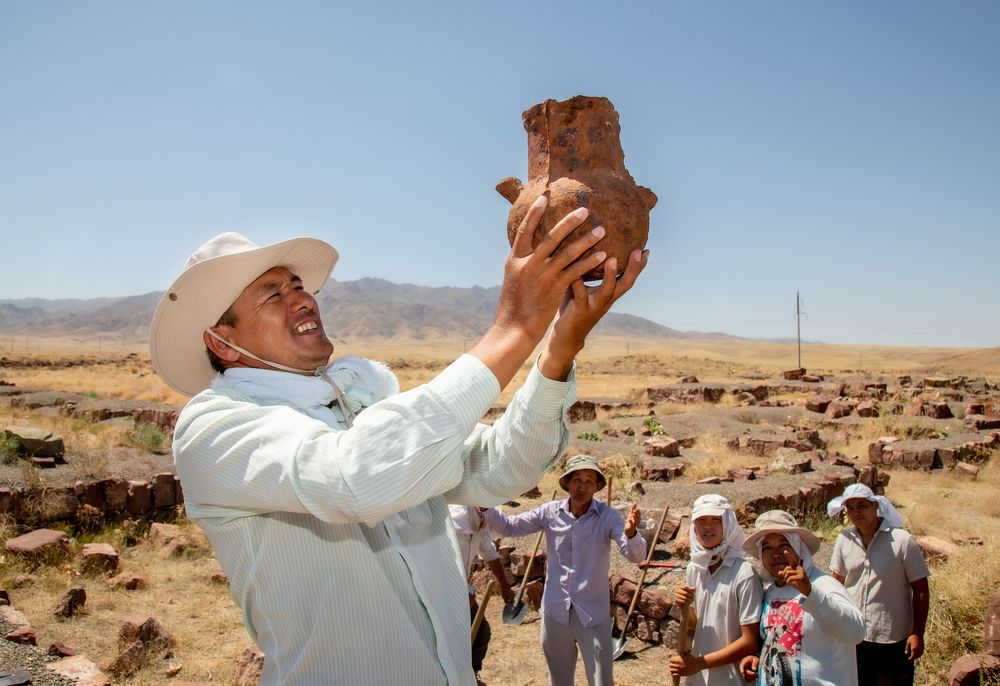 Из жизни археологов.