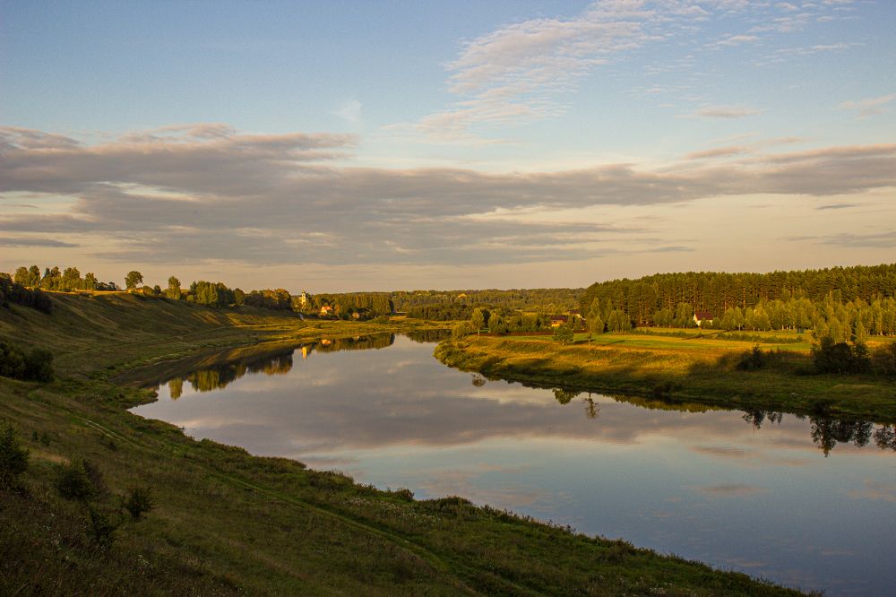 На берегу реки Волги