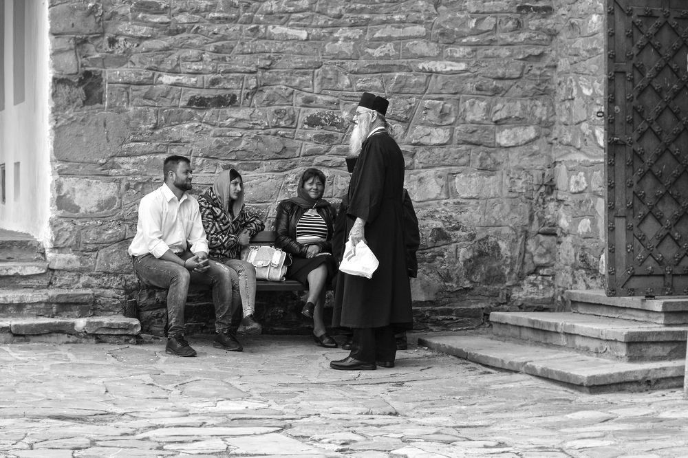 Разговор по душам в монастыре.