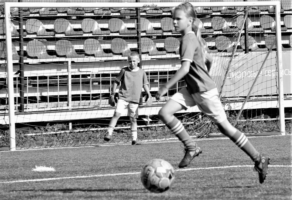 А ты опять проходишь мимо...