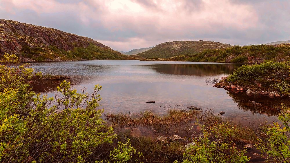 Горное озеро на Кольском полуострове