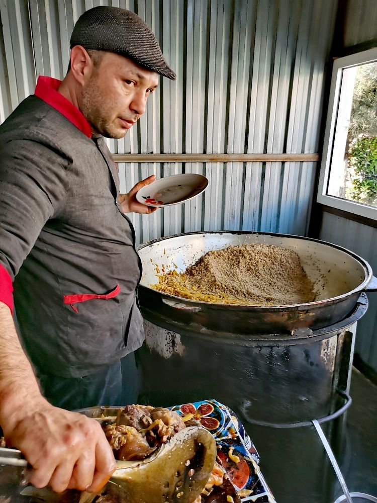Самаркандский плов готов к подаче на дастархан