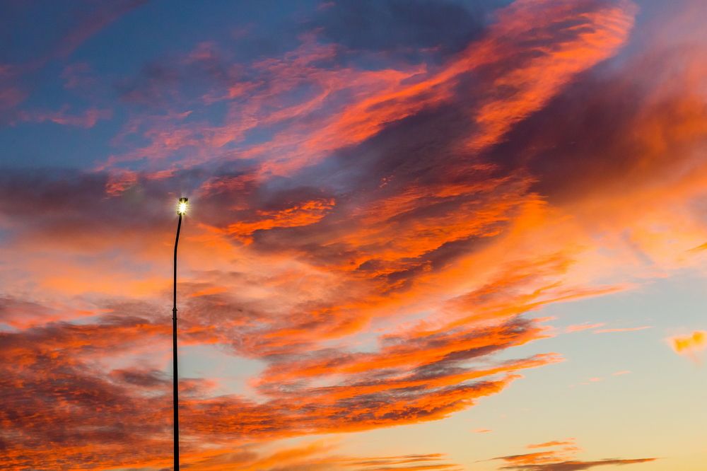 Фонарь на закате