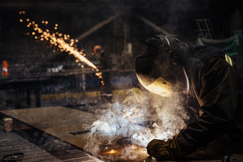 Сварщик за работой.